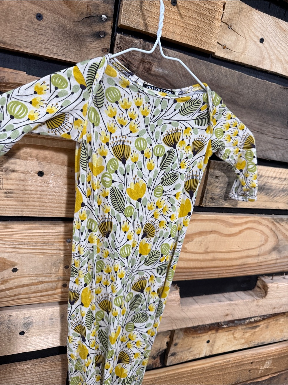 Bunny Knots Velveteen Baby 0/3 knotted gown in a yellow dandelion floral print - Picture 3 of 7